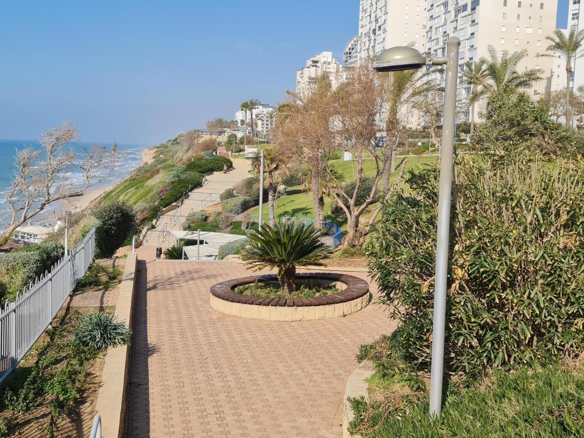 Magic On The Sea-Suites With A Private Jacuzzi And A Private Sea View Netanya Extérieur photo