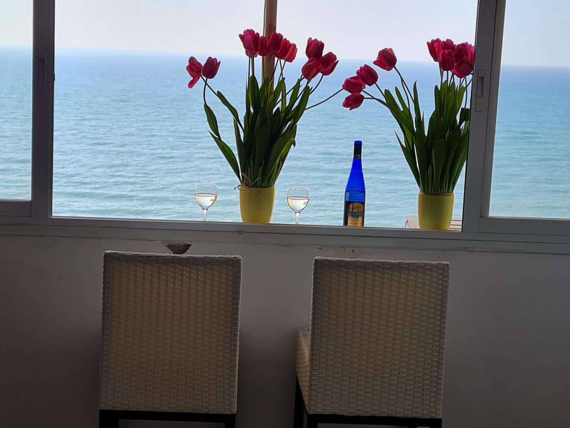 Magic On The Sea-Suites With A Private Jacuzzi And A Private Sea View Netanya Chambre photo