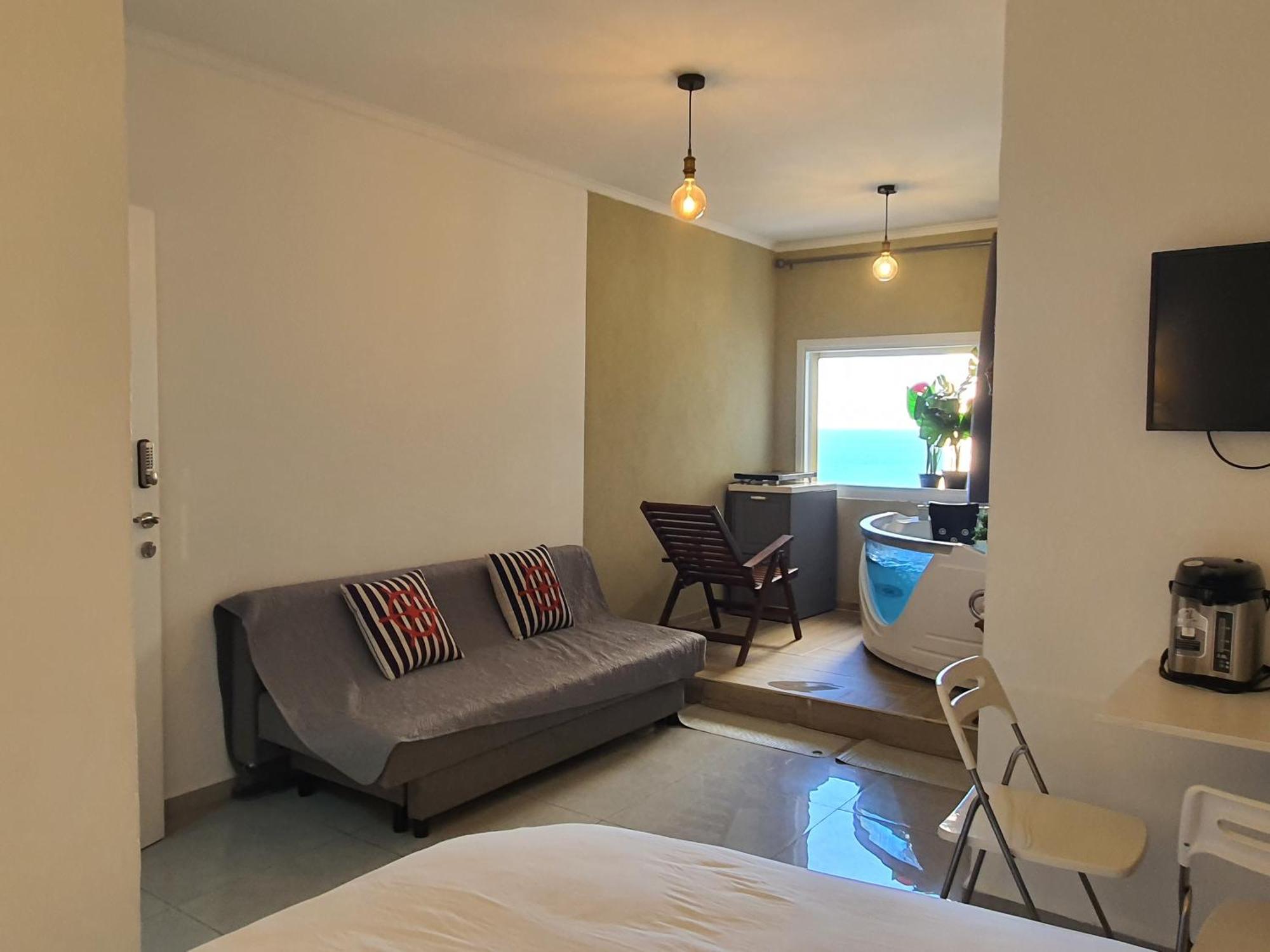 Magic On The Sea-Suites With A Private Jacuzzi And A Private Sea View Netanya Chambre photo